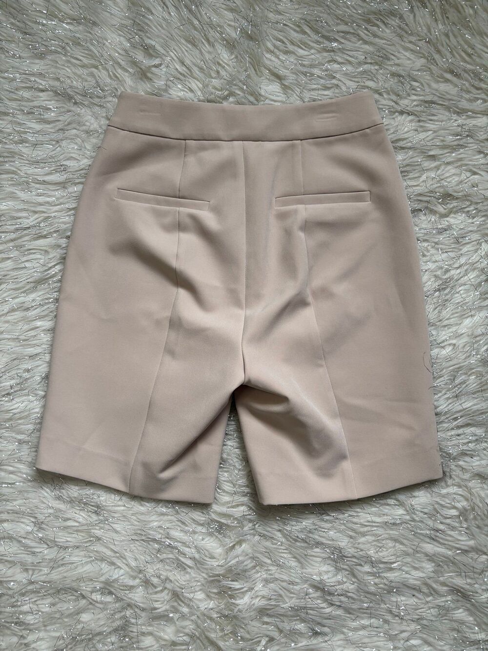 Amomento Short - Picture 2 of 8